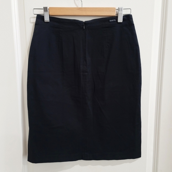 GUESS Embroidered Pencil Skirt โ Floral, Side Slits, Zip Back โ EUC โ Size 2 - Picture 6 of 16